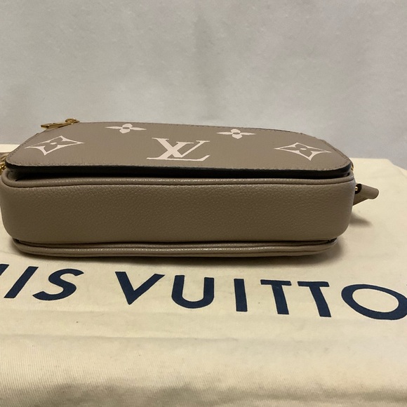 Louis Vuitton Pochette Métis East West - Picture 4 of 15